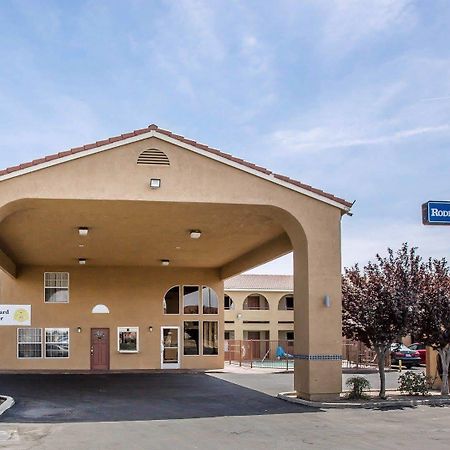 Rodeway Inn Делано Екстериор снимка