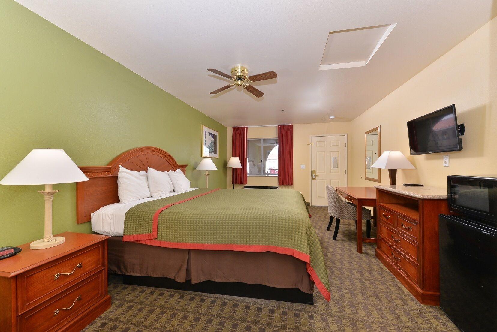 Rodeway Inn Делано Екстериор снимка