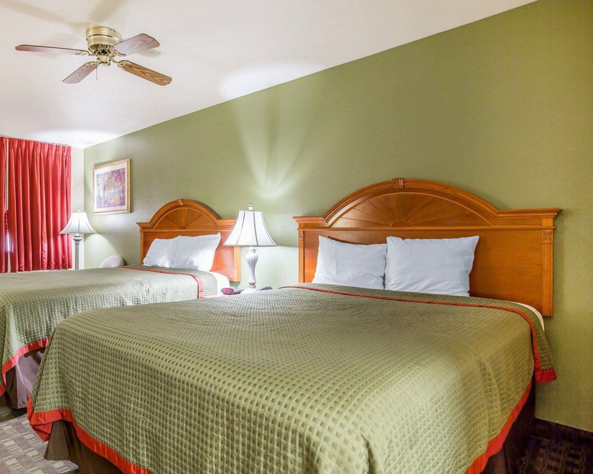 Rodeway Inn Делано Екстериор снимка