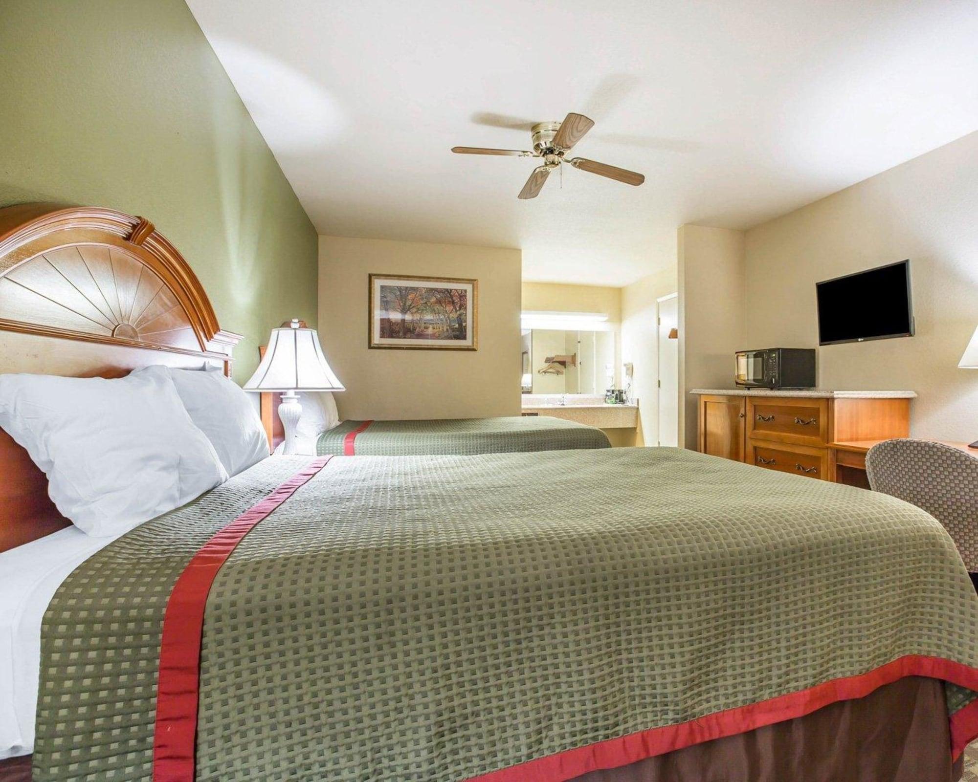 Rodeway Inn Делано Екстериор снимка