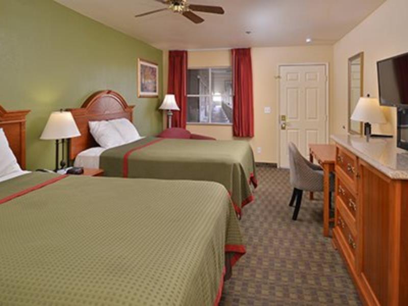 Rodeway Inn Делано Екстериор снимка