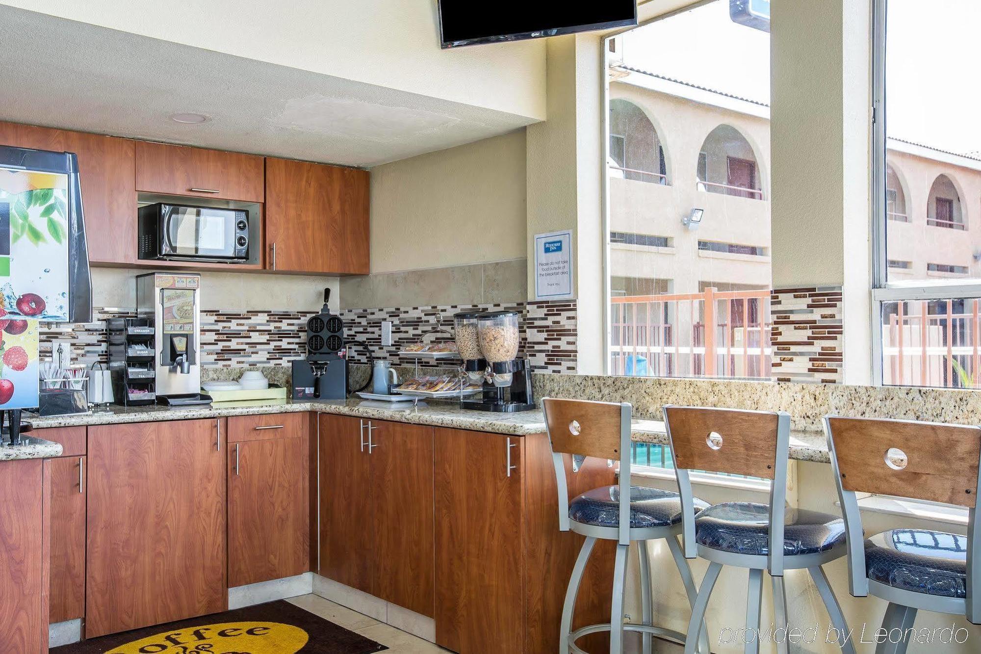 Rodeway Inn Делано Екстериор снимка
